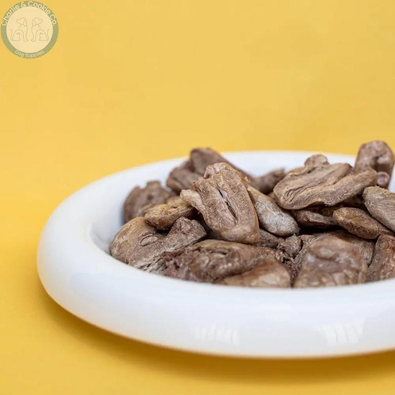 Waita Freeze-Dried Chicken Heart 40g pieces in a white bowl